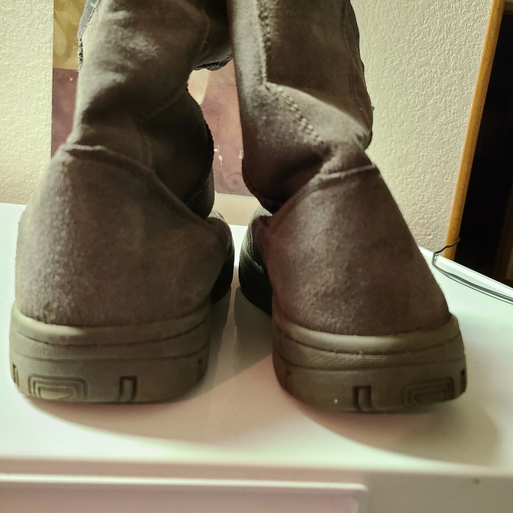 Boot - Picture 2 of 4